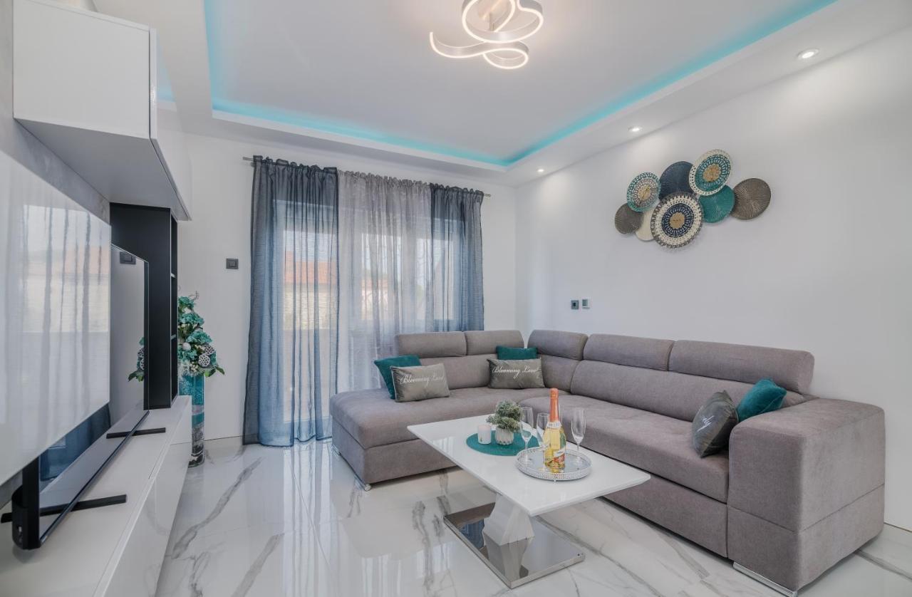 Luxury Lure Apartment *