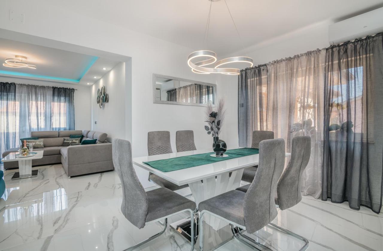 Luxury Lure Apartment *